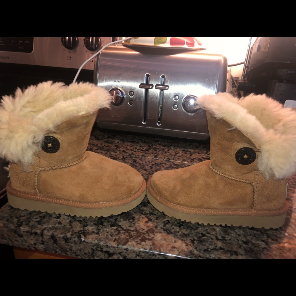 UGGS kids size 9